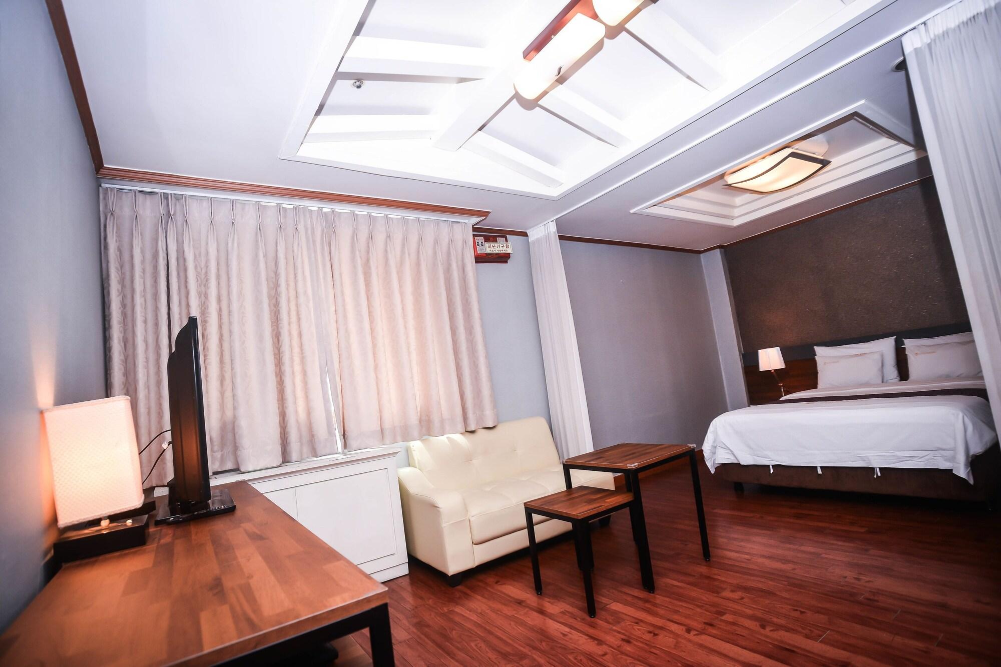 Noblesse Tourist Hotel Сеул Екстер'єр фото