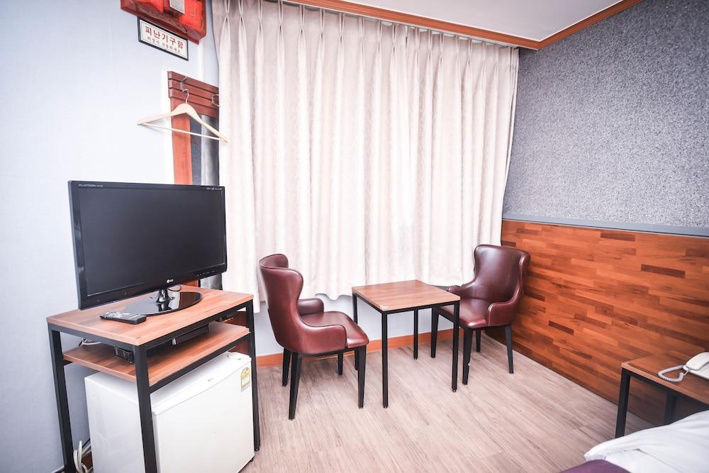 Noblesse Tourist Hotel Сеул Екстер'єр фото